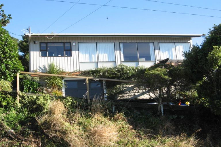 Photo of property in 9 Salford Street, Newlands, Wellington, 6037