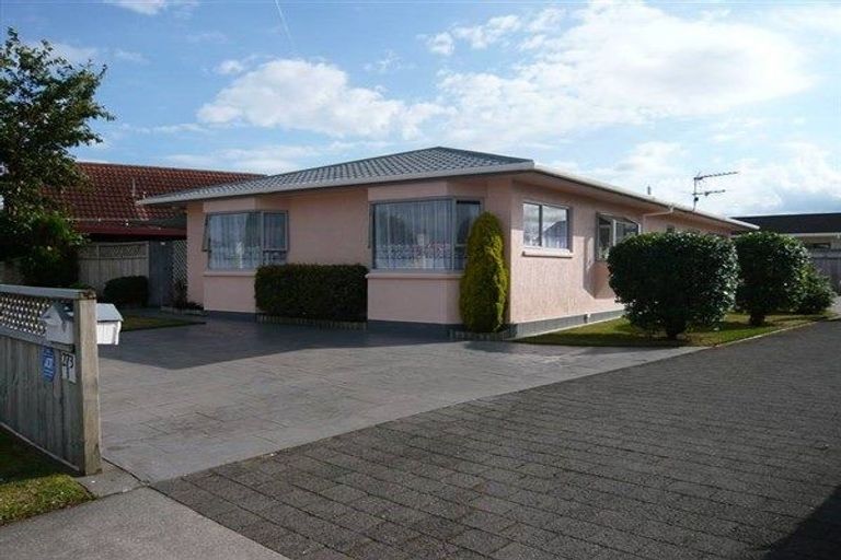 Photo of property in 1 Mangorei Road, Merrilands, New Plymouth, 4312
