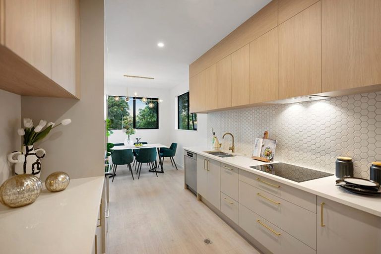 Photo of property in 29 Mirrabooka Avenue, Botany Downs, Auckland, 2010