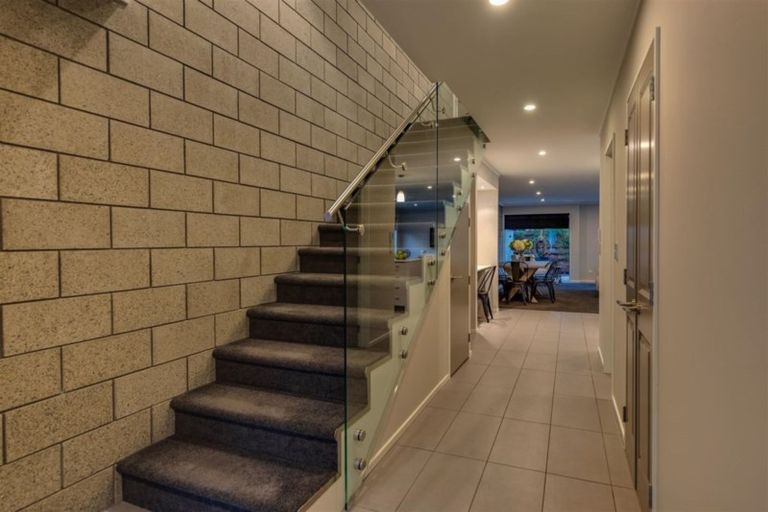 Photo of property in 142 Holly Road, St Albans, Christchurch, 8014