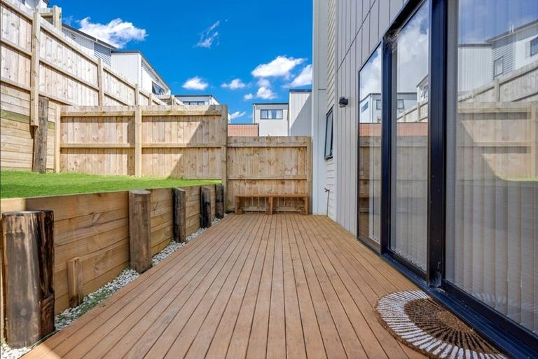 Photo of property in 5b Frontier Lane, Flat Bush, Auckland, 2019