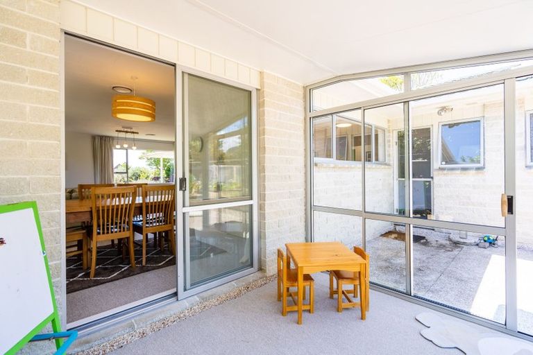 Photo of property in 24 Rewarewa Crescent, Waikanae, 5036