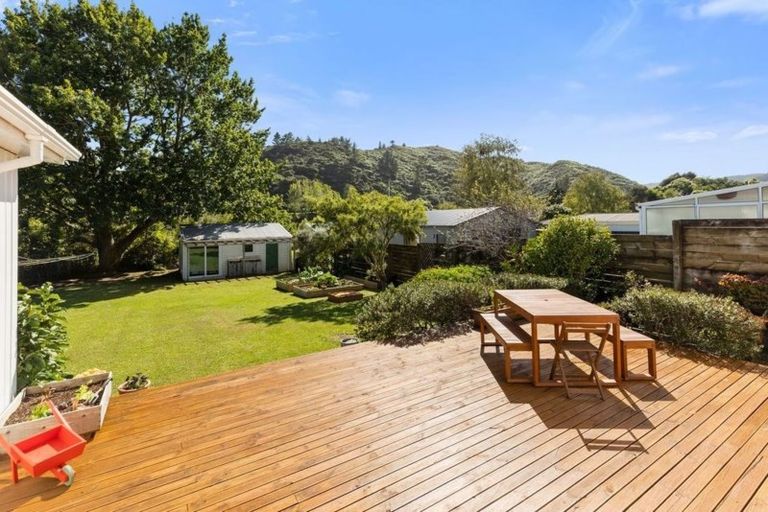 Photo of property in 49 Hine Road, Wainuiomata, Lower Hutt, 5014
