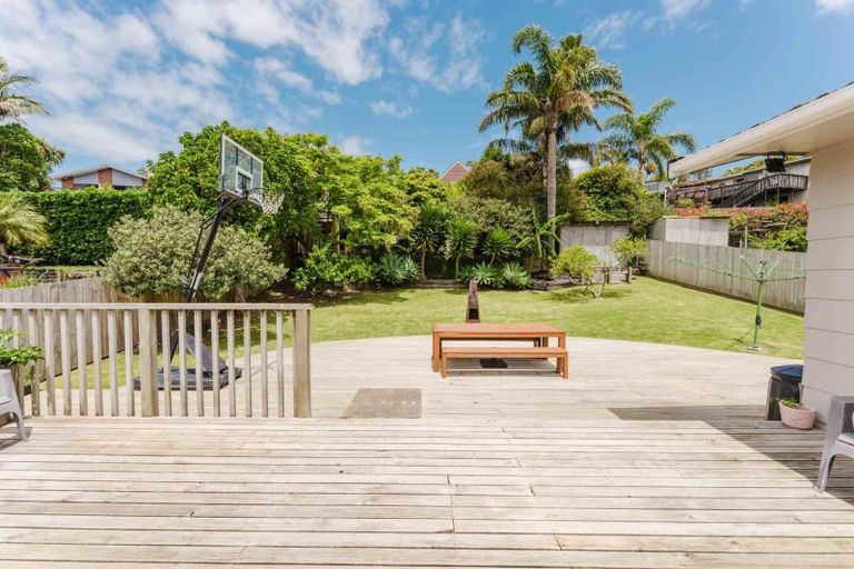 Photo of property in 7 John Dee Crescent, Red Beach, 0932