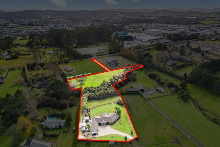 Photo of property in 42 Farrand Road, Kumeu, 0891