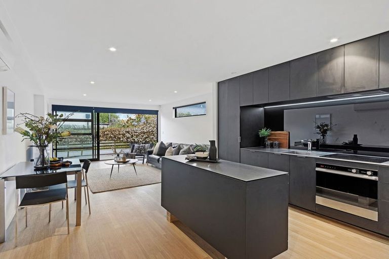 Photo of property in 138e Holly Road, St Albans, Christchurch, 8014