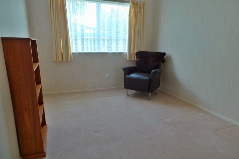 Photo of property in 12a Guildford Street, Levin, 5510