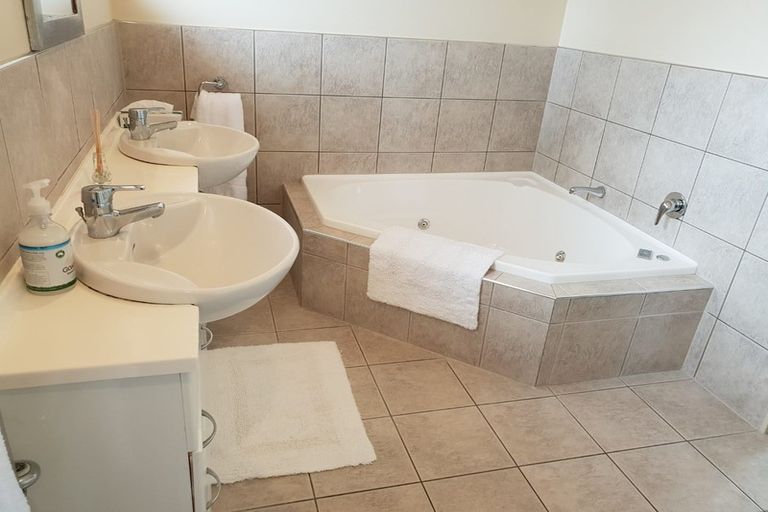 Photo of property in 239 Hill Road, The Gardens, Auckland, 2105