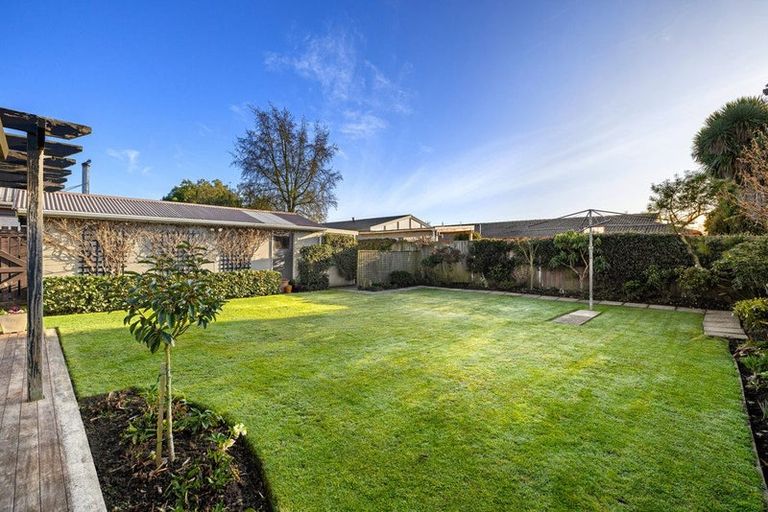 Photo of property in 96 Englefield Road, Northwood, Christchurch, 8051
