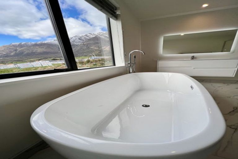 Photo of property in 3 Muster Road, Jacks Point, 9371