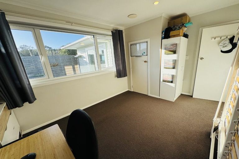Photo of property in 50 Black Rock Road, Newlands, Wellington, 6037