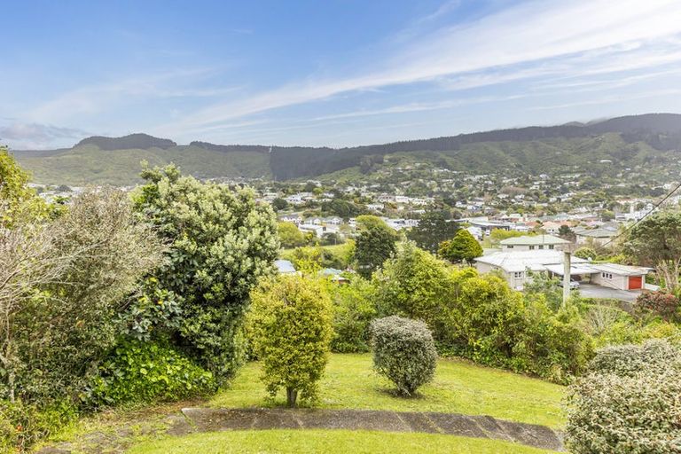 Photo of property in 16 Tawa Terrace, Tawa, Wellington, 5028