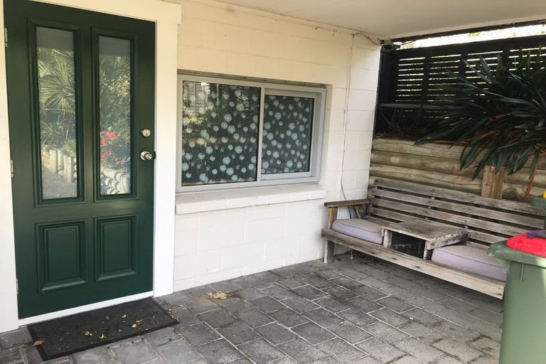 Photo of property in 22 School Road, Te Atatu South, Auckland, 0610