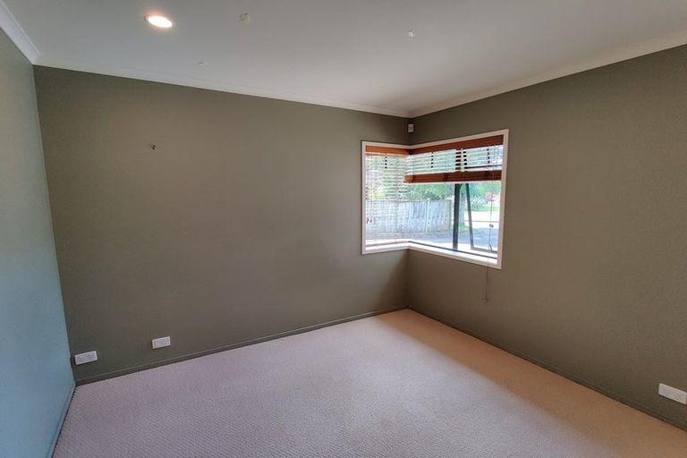 Photo of property in 12 Russett Grove, Henderson, Auckland, 0612