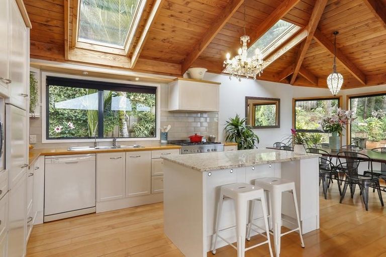 Photo of property in 280 Shaw Road, Titirangi, Auckland, 0604