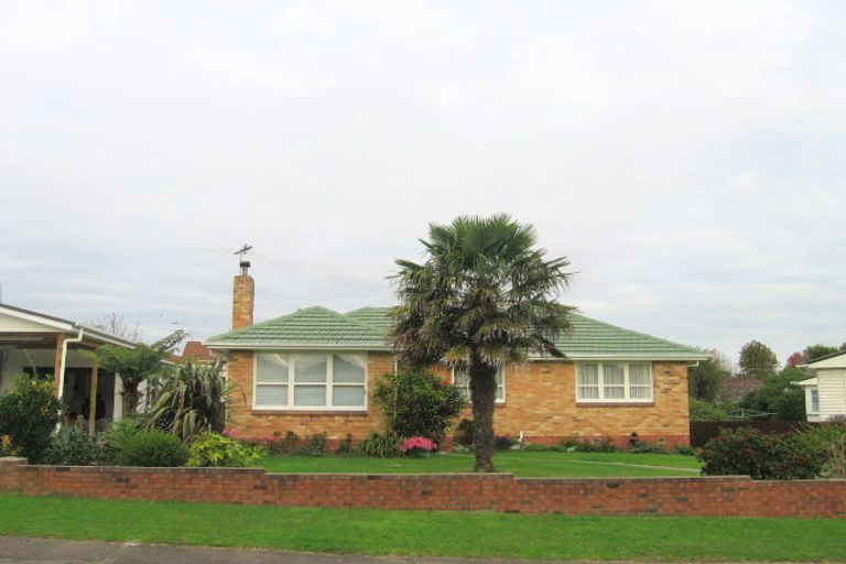 Photo of property in 4 Barrie Avenue, Papatoetoe, Auckland, 2025