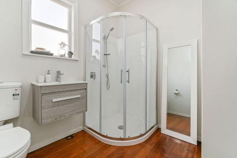 Photo of property in 696 Te Atatu Road, Te Atatu Peninsula, Auckland, 0610