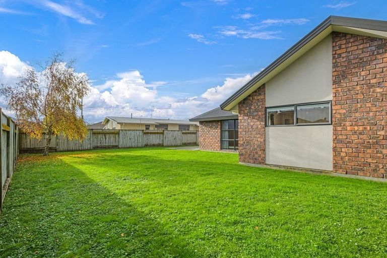 Photo of property in 8 Geneva Terrace, Kelvin Grove, Palmerston North, 4414