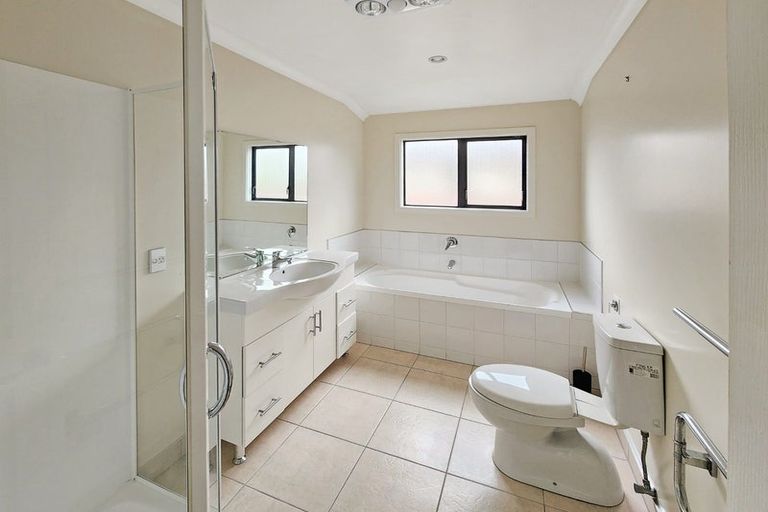 Photo of property in 52 Aotea Drive, Aotea, Porirua, 5024