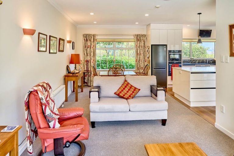 Photo of property in 100 Cheviot Road, Lowry Bay, Lower Hutt, 5013