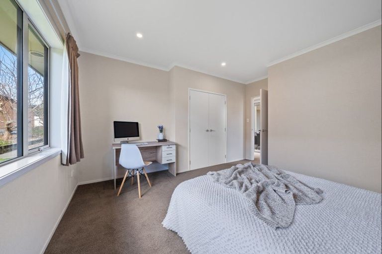 Photo of property in 5b Tupuhi Place, Highlands Park, New Plymouth, 4312