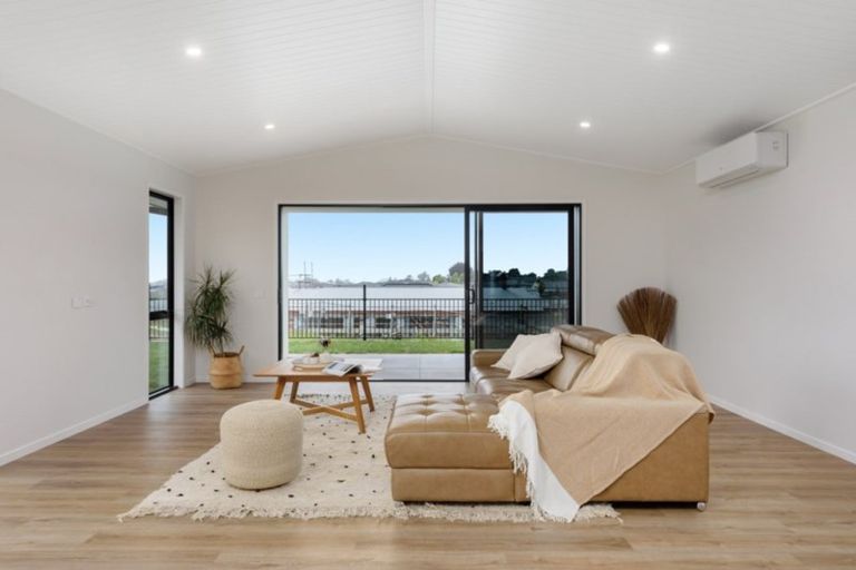 Photo of property in 4 Manotini Way, Pyes Pa, Tauranga, 3112