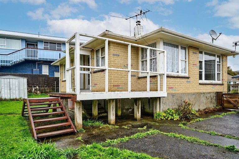 Photo of property in 2 Bella Grove, Naenae, Lower Hutt, 5011