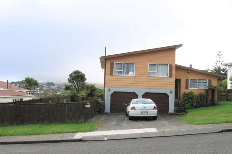 Photo of property in 102 Stewart Drive, Newlands, Wellington, 6037