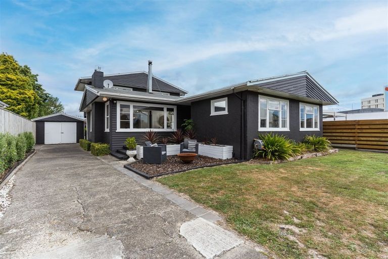 Photo of property in 6 Newhaven Place, Roslyn, Palmerston North, 4414