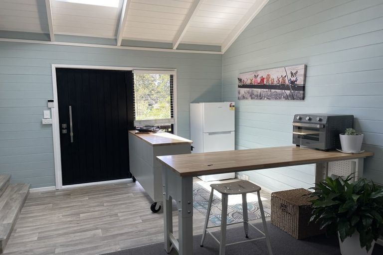 Photo of property in 1/41 Fairmount Road, Titirangi, Auckland, 0604
