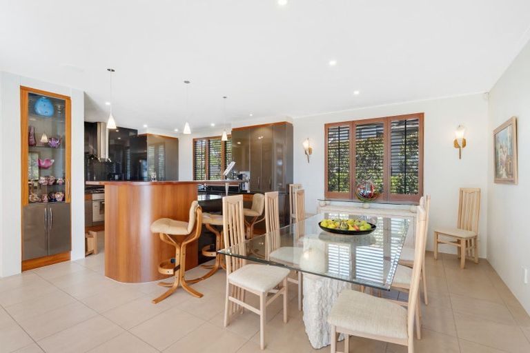 Photo of property in 2 Glenoaks Rise, Mellons Bay, Auckland, 2014