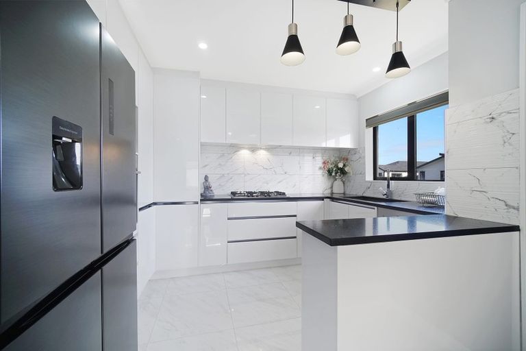 Photo of property in 20 Survila Street, Takanini, 2110