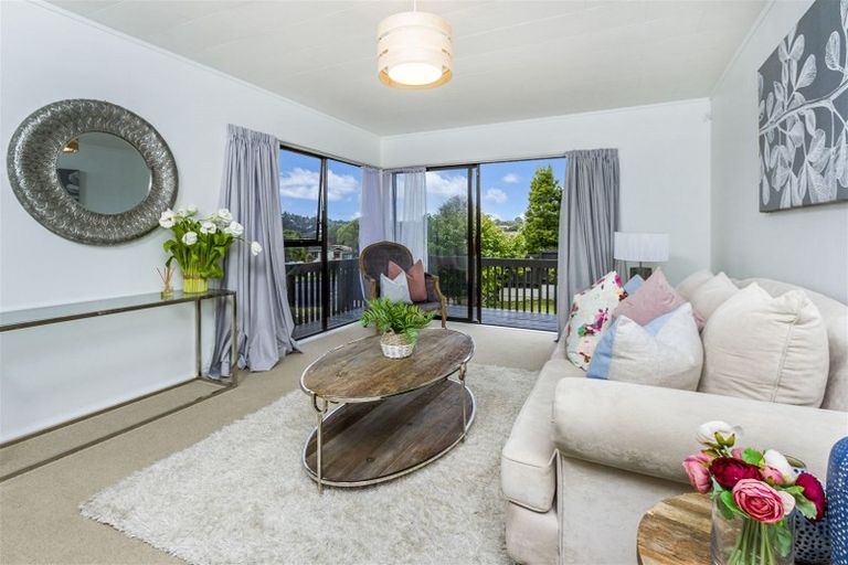 Photo of property in 43 Tamahere Drive, Glenfield, Auckland, 0629