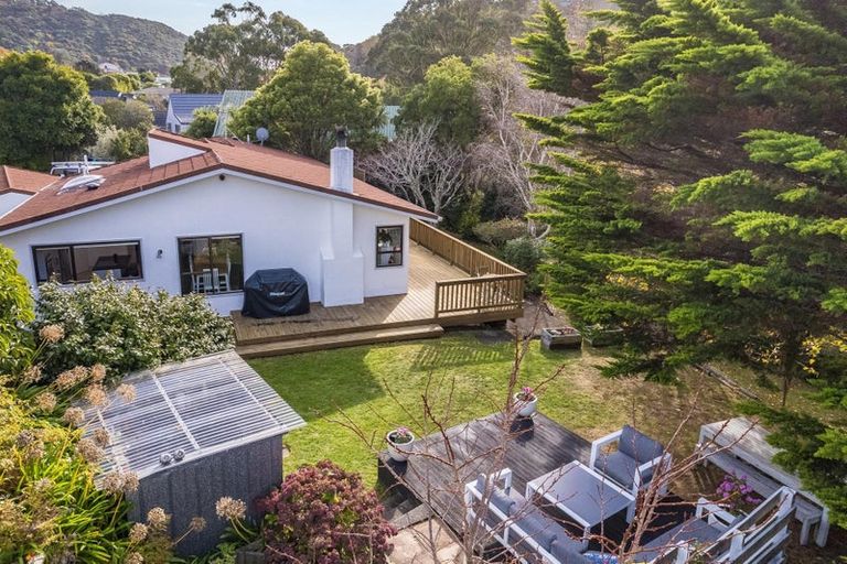 Photo of property in 22 Solander Place, Whitby, Porirua, 5024