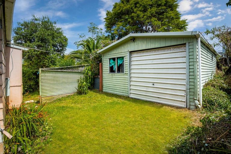 Photo of property in 47 Kemp Road, Massey, Auckland, 0614