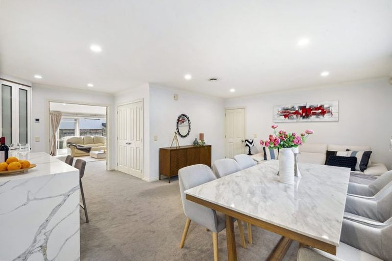 Photo of property in 16 Oakway Drive, Schnapper Rock, Auckland, 0632