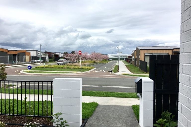 Photo of property in 16 Liberation Road, Papakura, 2110