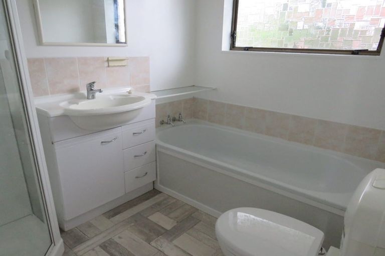 Photo of property in 2/1 Bramley Drive, Farm Cove, Auckland, 2012