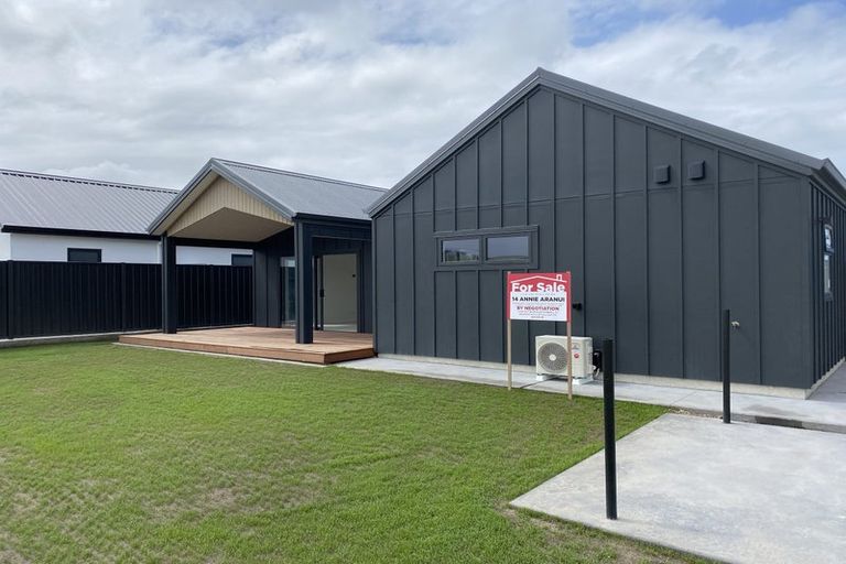 Photo of property in 14 Annie Aranui Drive, Poraiti, 4182