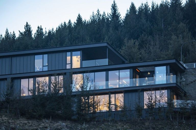 Photo of property in 1 Highlands Close, Queenstown, 9300