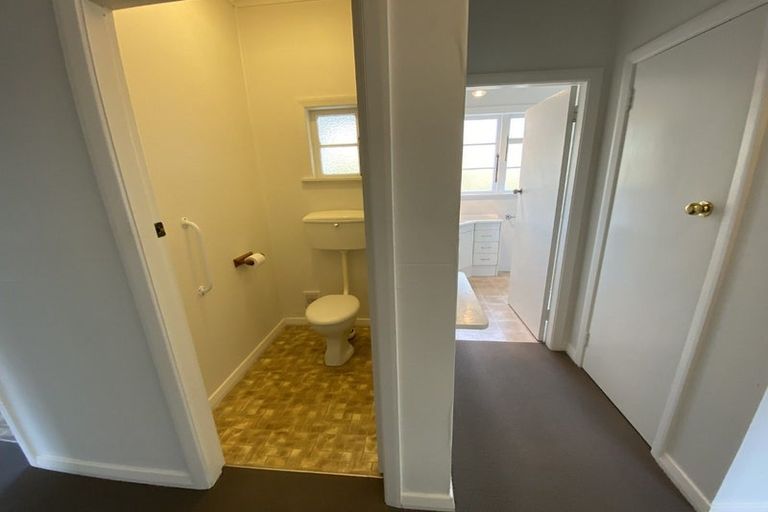 Photo of property in 7 Bassett Road, Johnsonville, Wellington, 6037