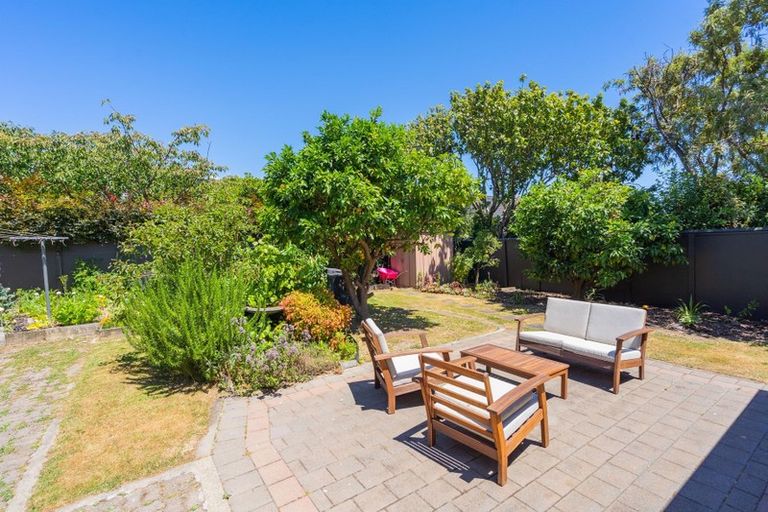 Photo of property in 24 Rewarewa Crescent, Waikanae, 5036