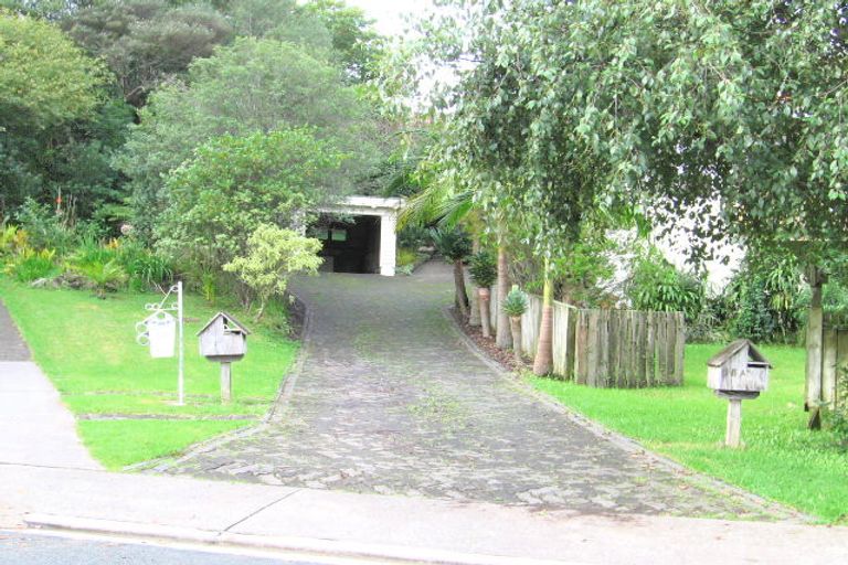 Photo of property in 25a Pohutukawa Avenue, Red Beach, 0932