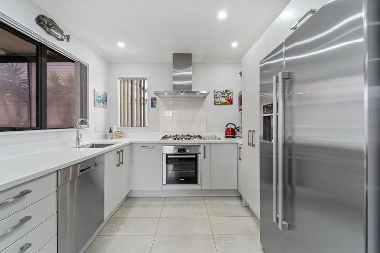 Photo of property in 18 Maylee Crescent, Gulf Harbour, Whangaparaoa, 0930