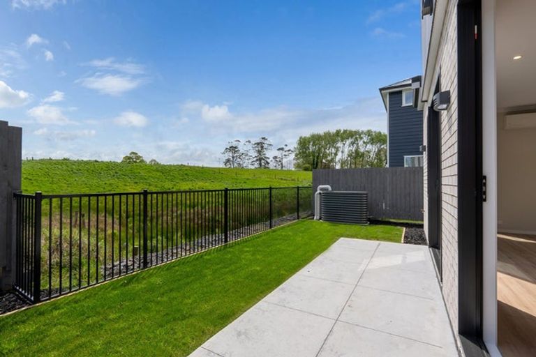 Photo of property in 18 Oyster Drive, Whenuapai, 0618