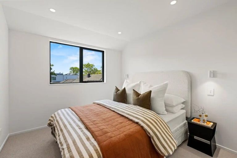 Photo of property in 1/60 Innes Road, St Albans, 8052