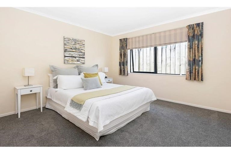 Photo of property in 15 Kilsyth Way, East Tamaki Heights, Auckland, 2016