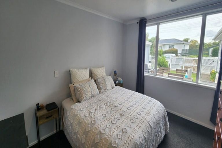Photo of property in 13e York Crescent, Westown, New Plymouth, 4310