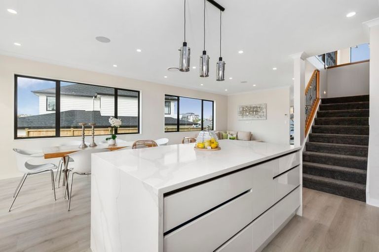 Photo of property in 31 Maka Terrace, Orewa, 0931