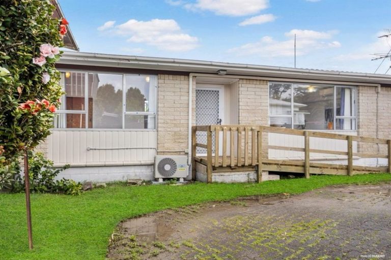 Photo of property in 2/3172 Great North Road, New Lynn, Auckland, 0600